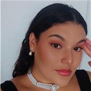 Profesor que imparte a niños/as de todas las edades